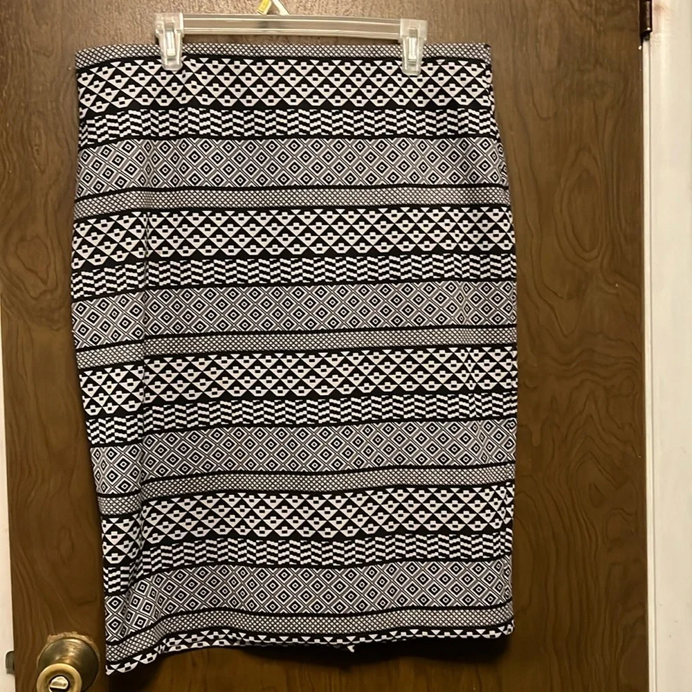 Ice black and white geometric pencil skirt size XL